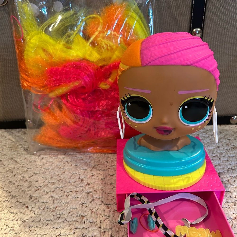 L.O.L. Surprise! Styling Head with Pink and Orange Hair